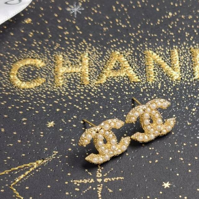 Chanel 小香方形双c珍珠字母耳钉 高端品质 专柜原版logo字印同材质真正黄铜 离子电镀 925银针做工精致细腻 重工版本 超级仙女唯美的一款 做工超级细